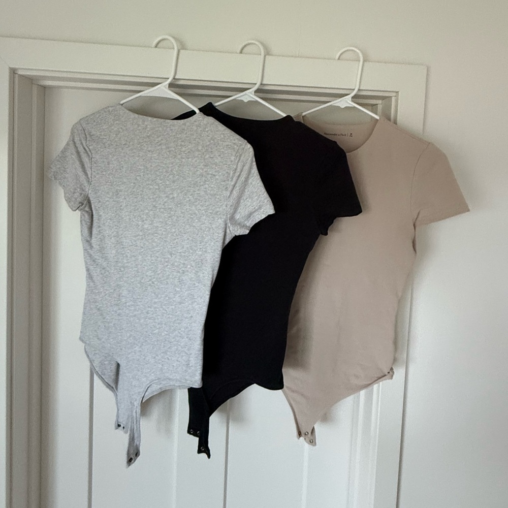 Pack of three body suits